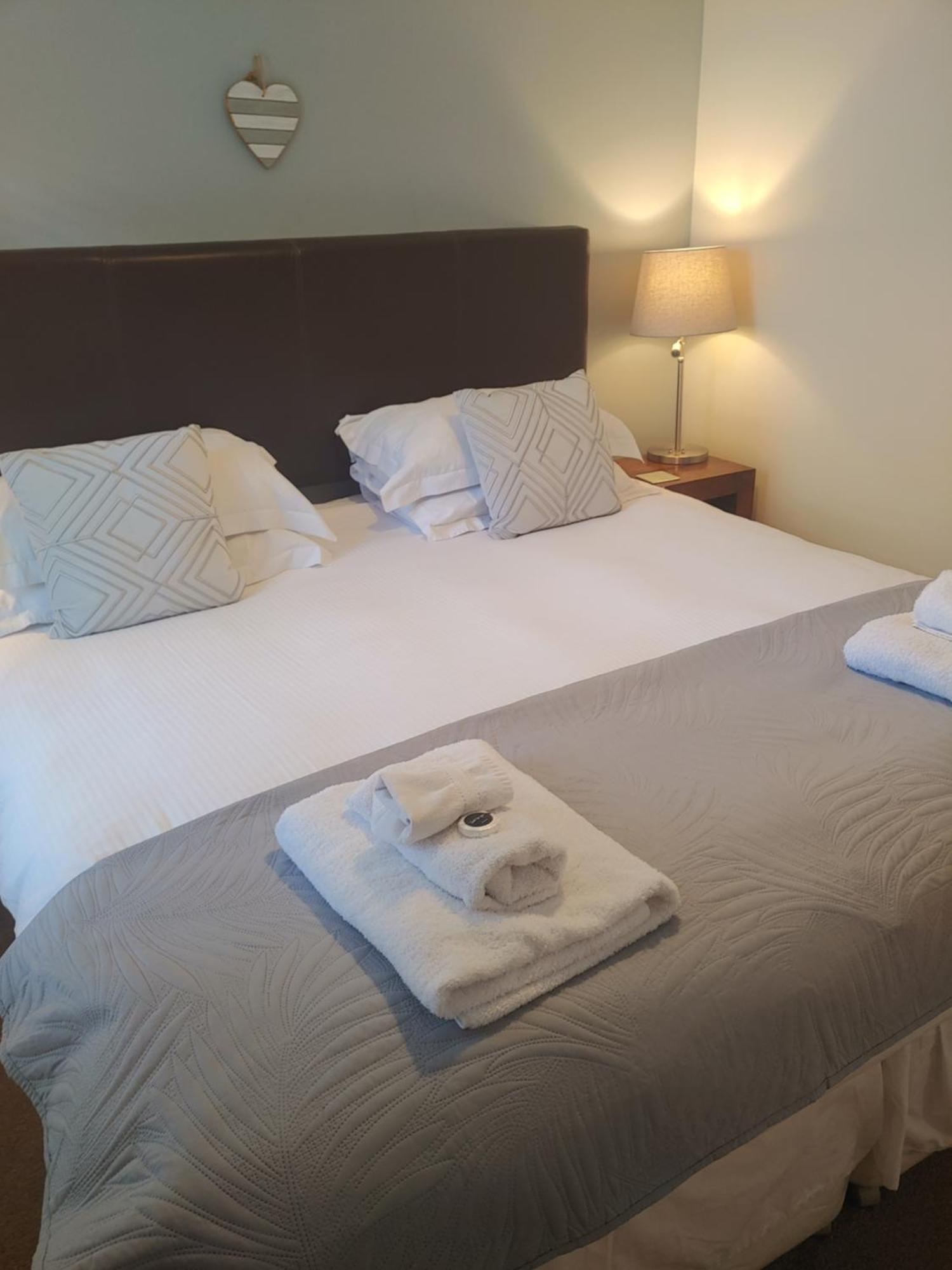 The Bath House Apartments - Free 1St Breakfast - Free Parking Phòng bức ảnh