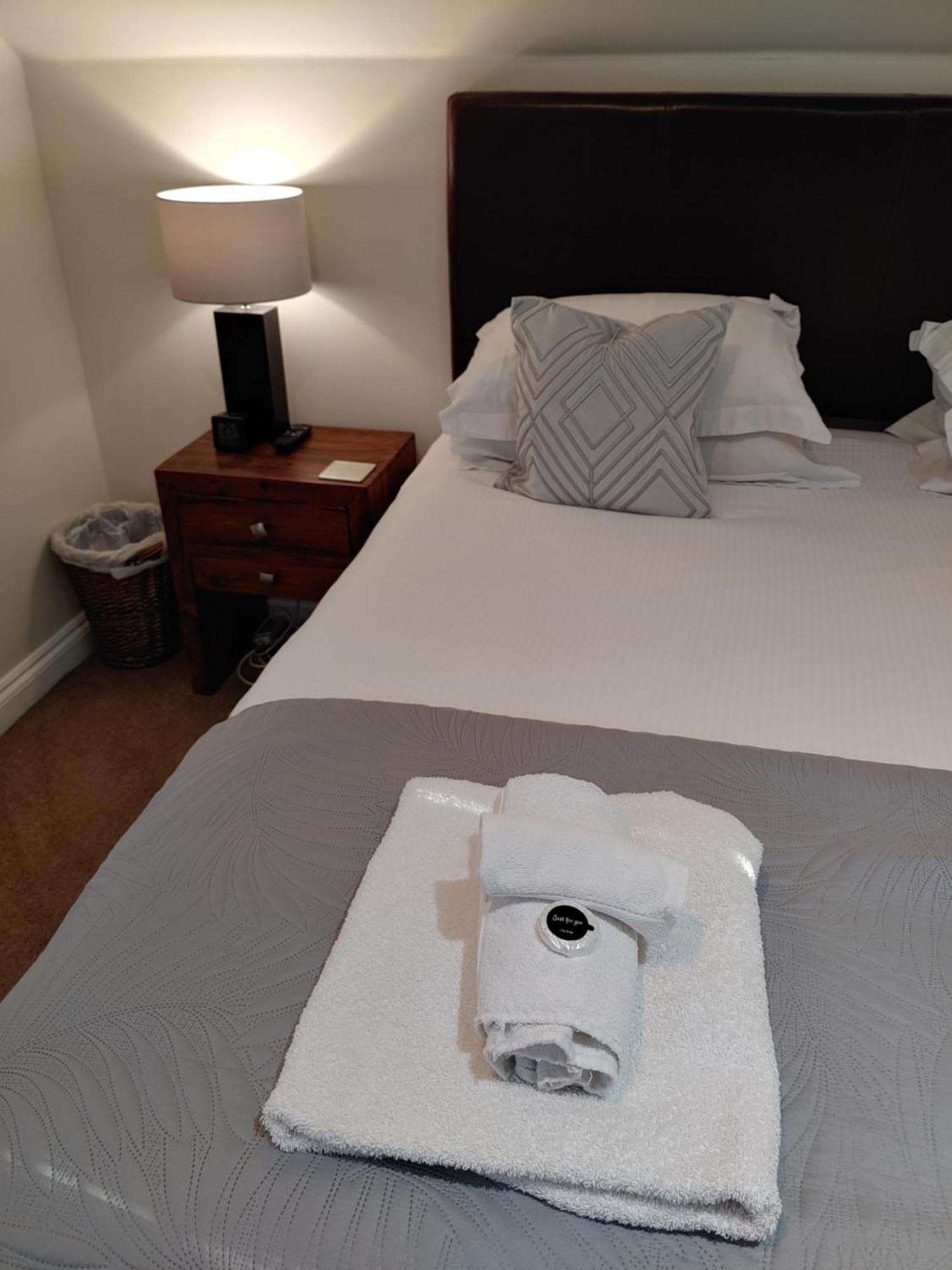 The Bath House Apartments - Free 1St Breakfast - Free Parking Ngoại thất bức ảnh