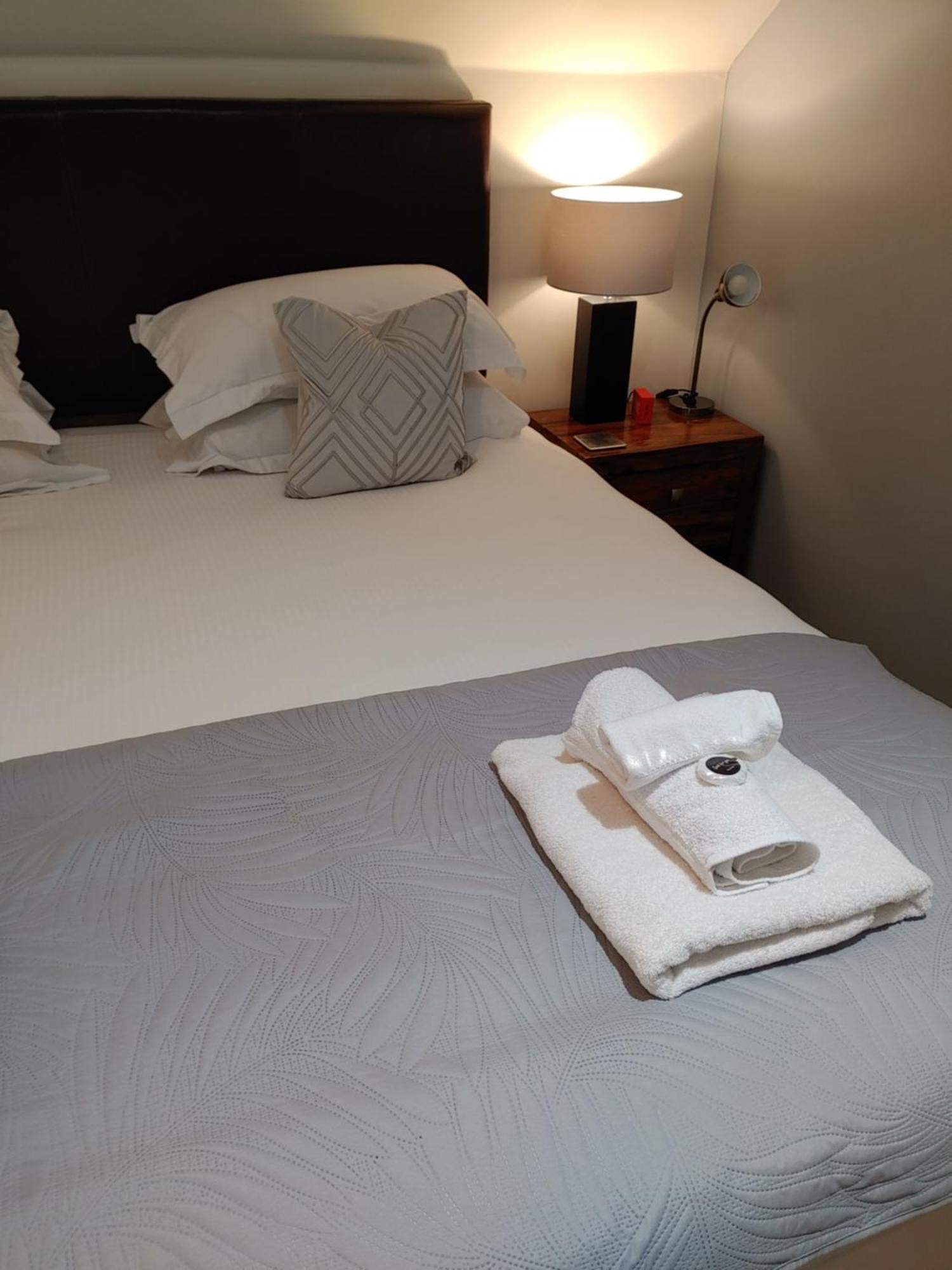 The Bath House Apartments - Free 1St Breakfast - Free Parking Ngoại thất bức ảnh