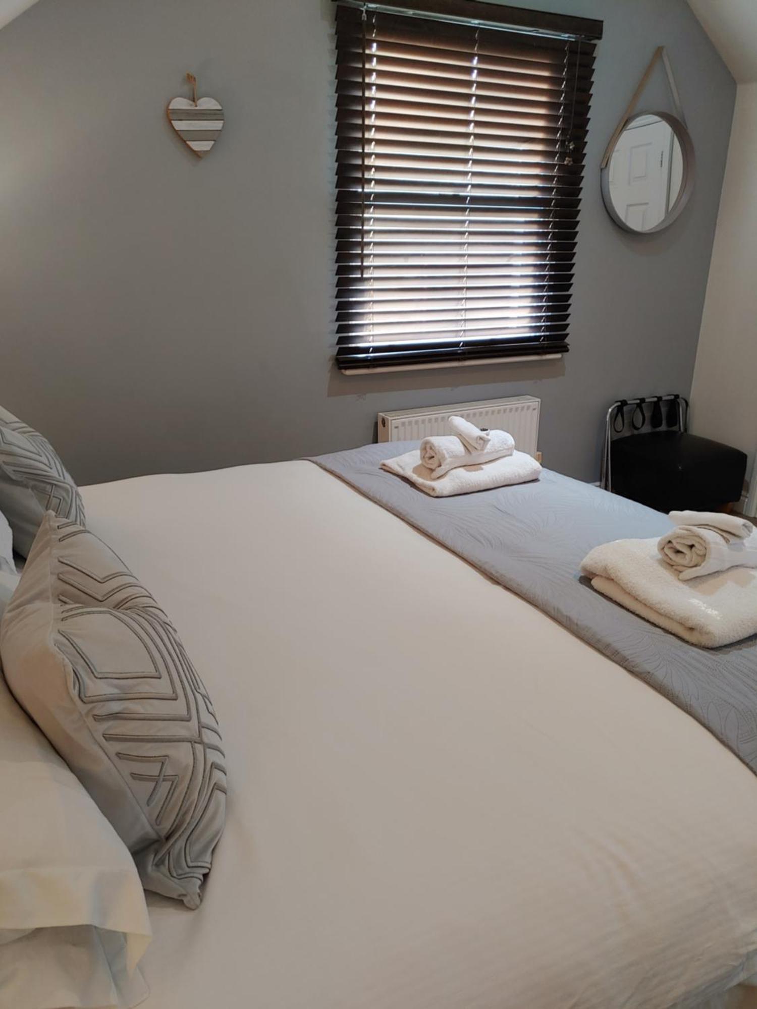 The Bath House Apartments - Free 1St Breakfast - Free Parking Ngoại thất bức ảnh
