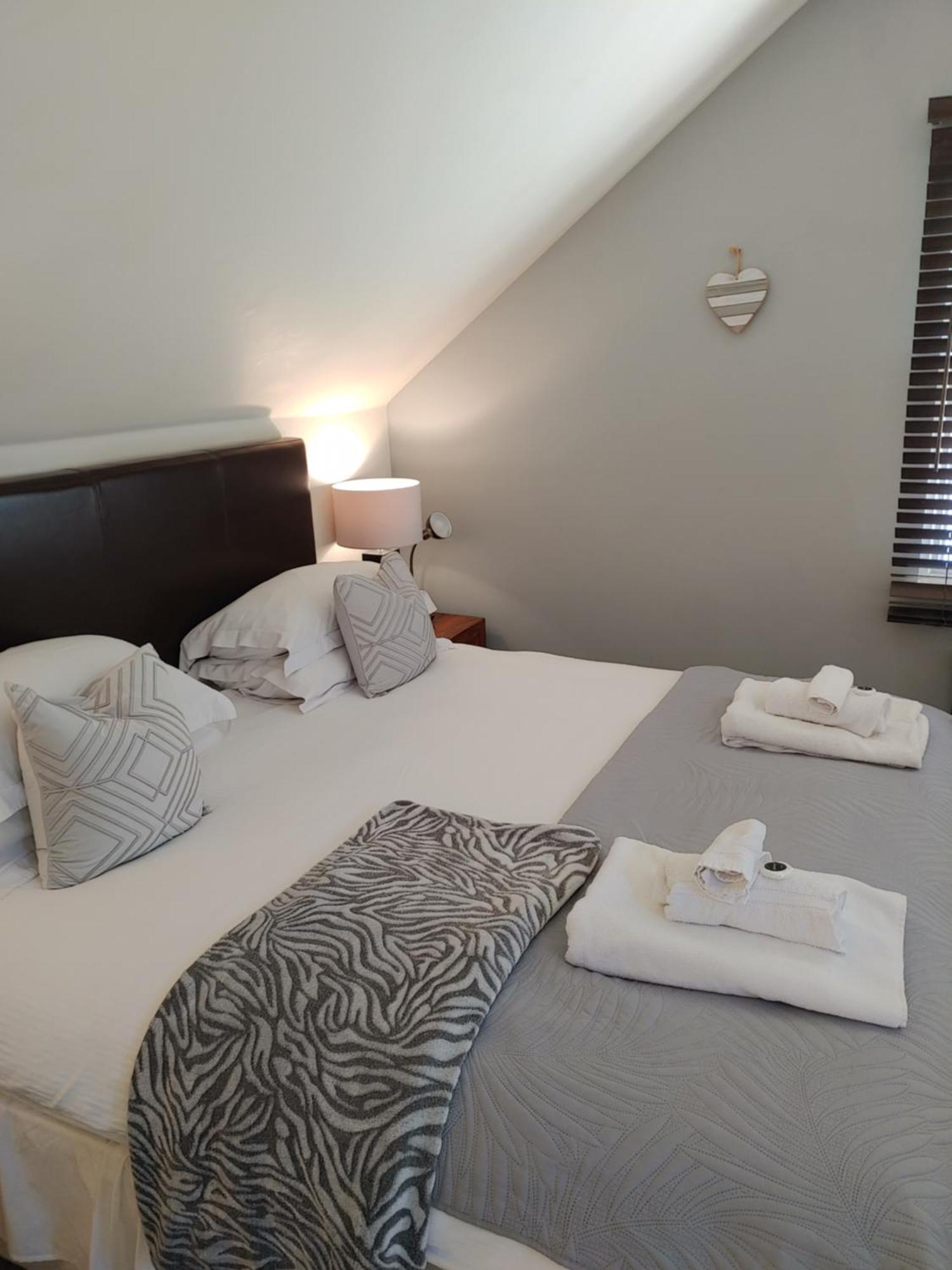 The Bath House Apartments - Free 1St Breakfast - Free Parking Ngoại thất bức ảnh